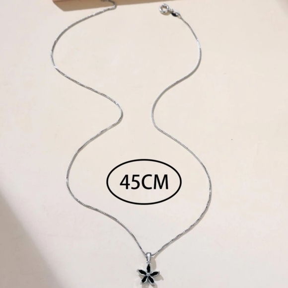 Onyx Flower Necklace - Picture 3 of 3